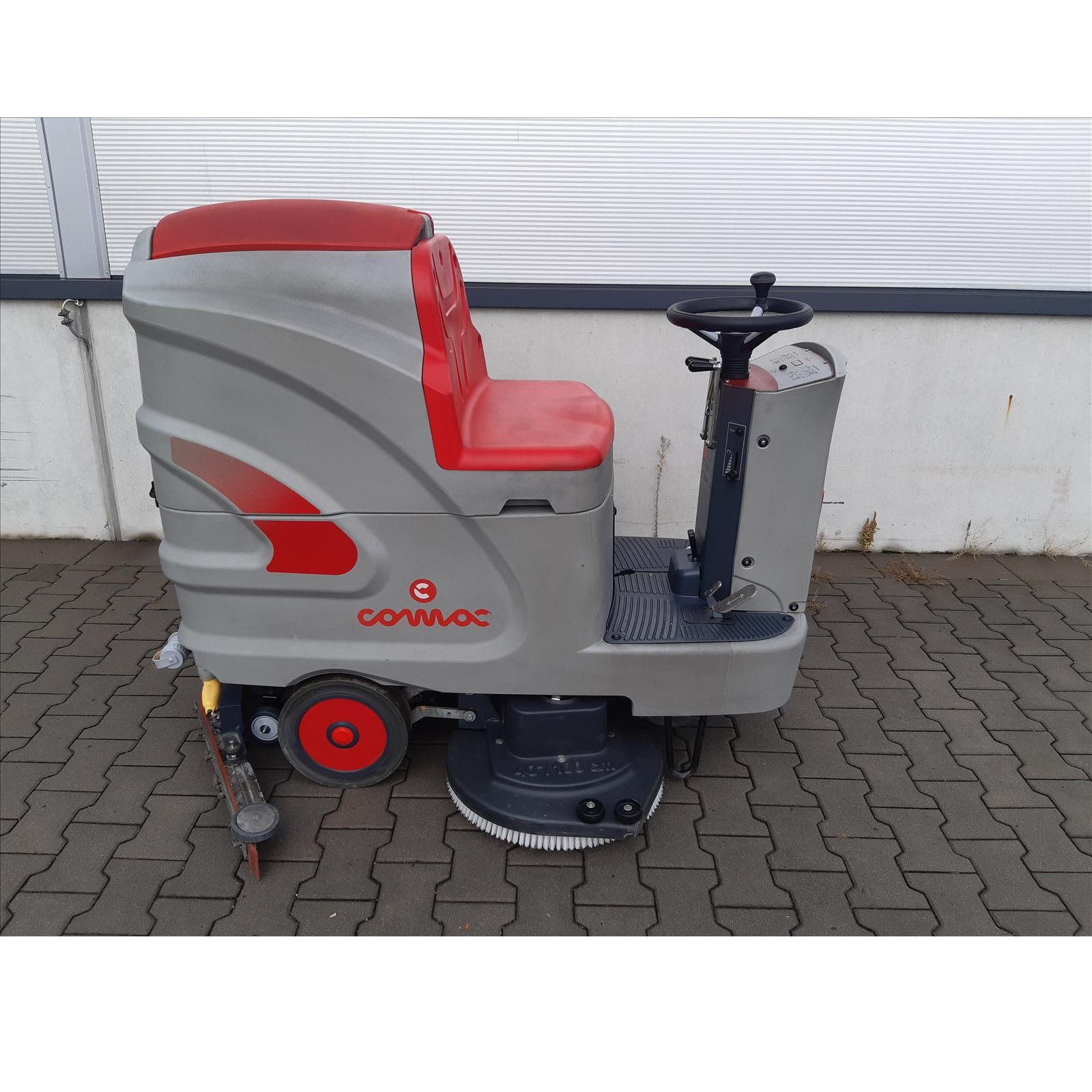 Repasovaný podlahový mycí stroj COMAC INNOVA 100B včetně záruky